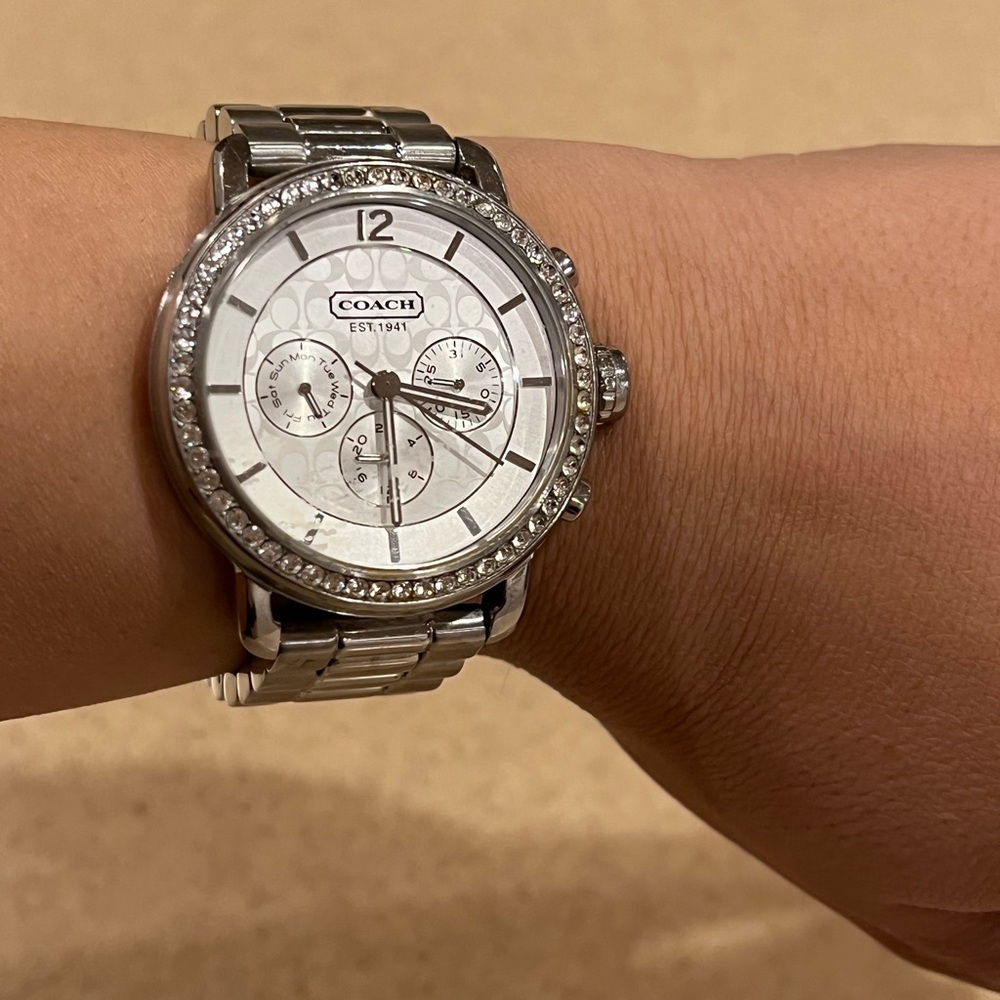 Goach woman watch